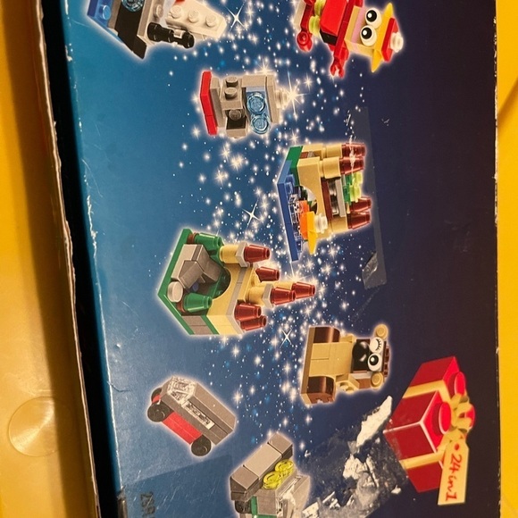 LEGO Christmas Build Up 40222 250pcs 24 in 1 Holiday with Manuals & Open Box - Picture 11 of 11
